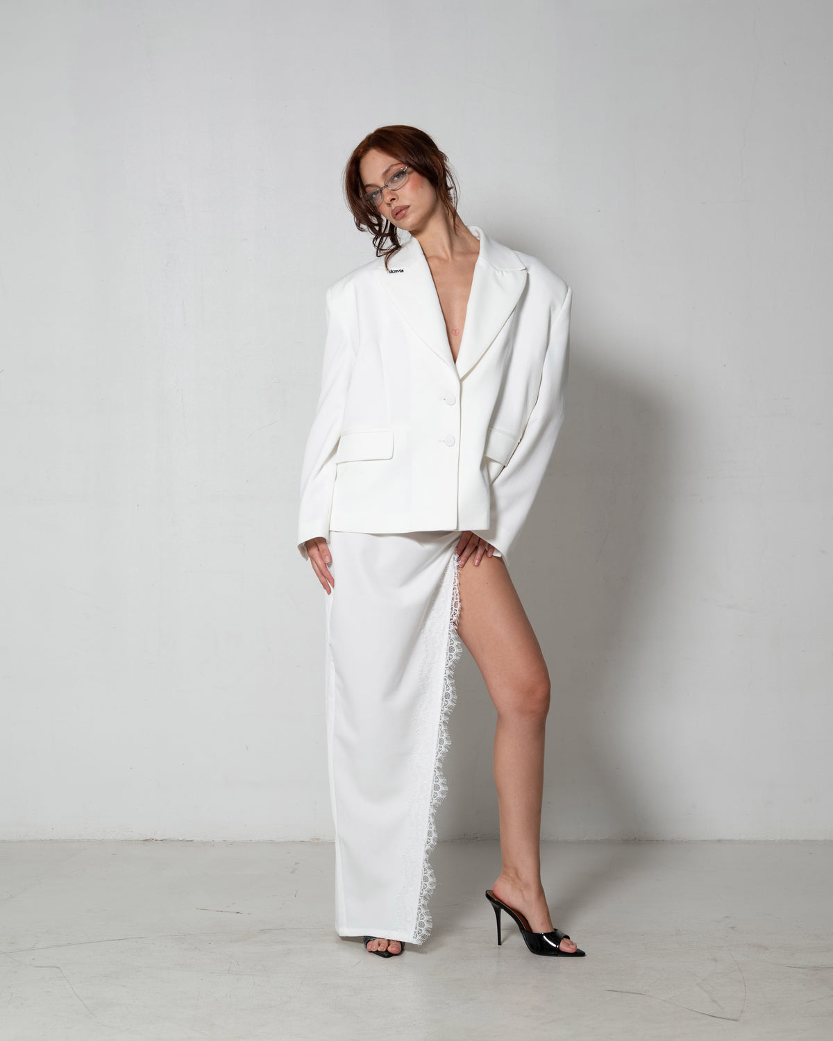 SUIT — The Lace Skirt White