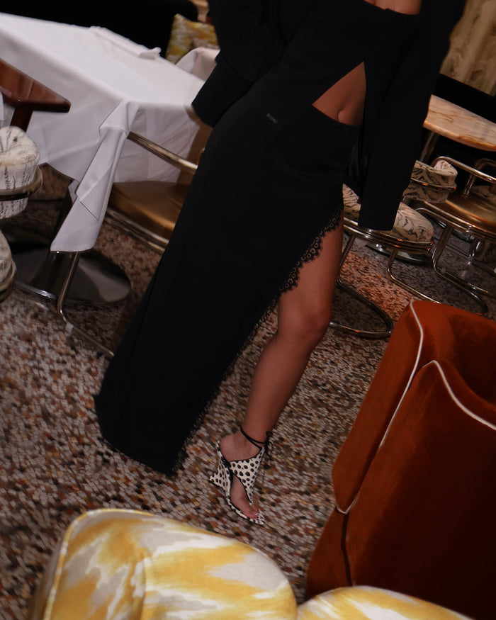 SUIT — The Lace Skirt Black