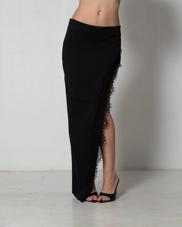 SUIT — The Lace Skirt Black