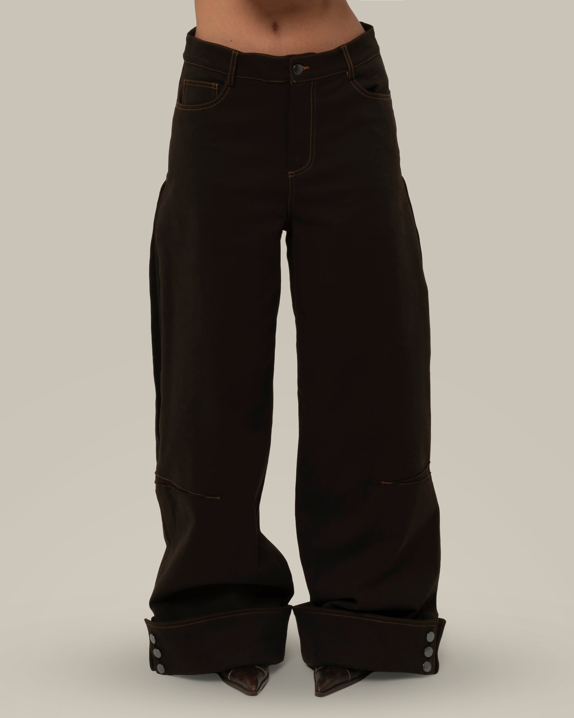 OUTLINE PANTS BROWN
